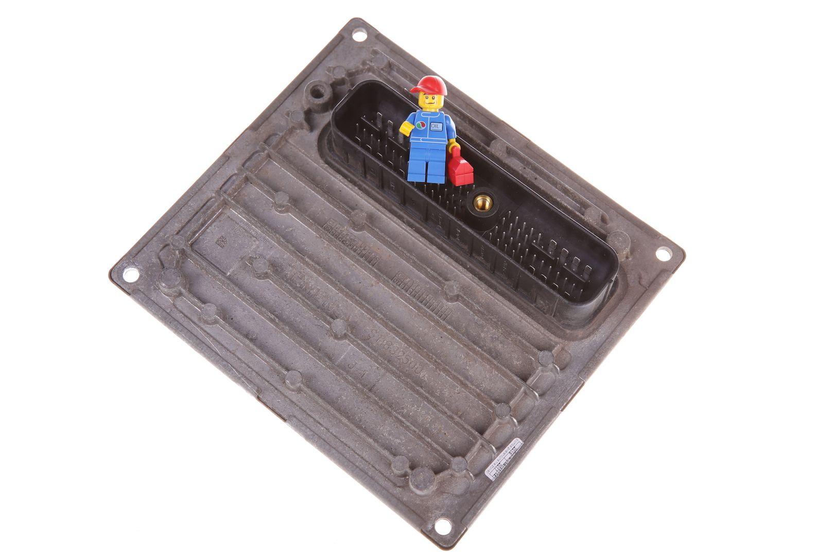 Naprawa komputera ECU silnika Ford 4S6112A650AD Siemens S120977002D Repair